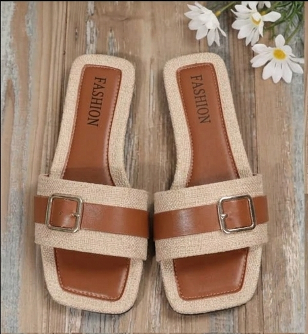 Sandalias Planas "Mónaco" – Elegancia Versátil con Hebilla de Lujo